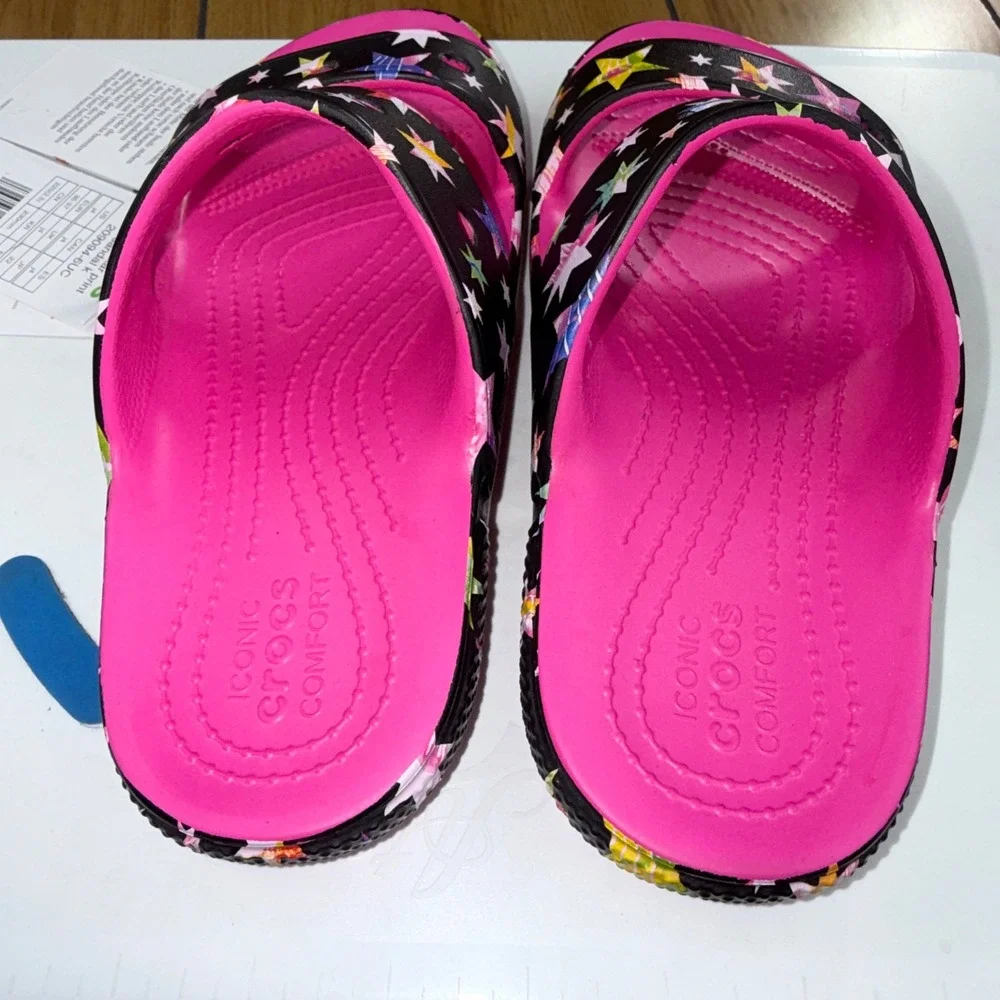 CROCS textured vibrant can