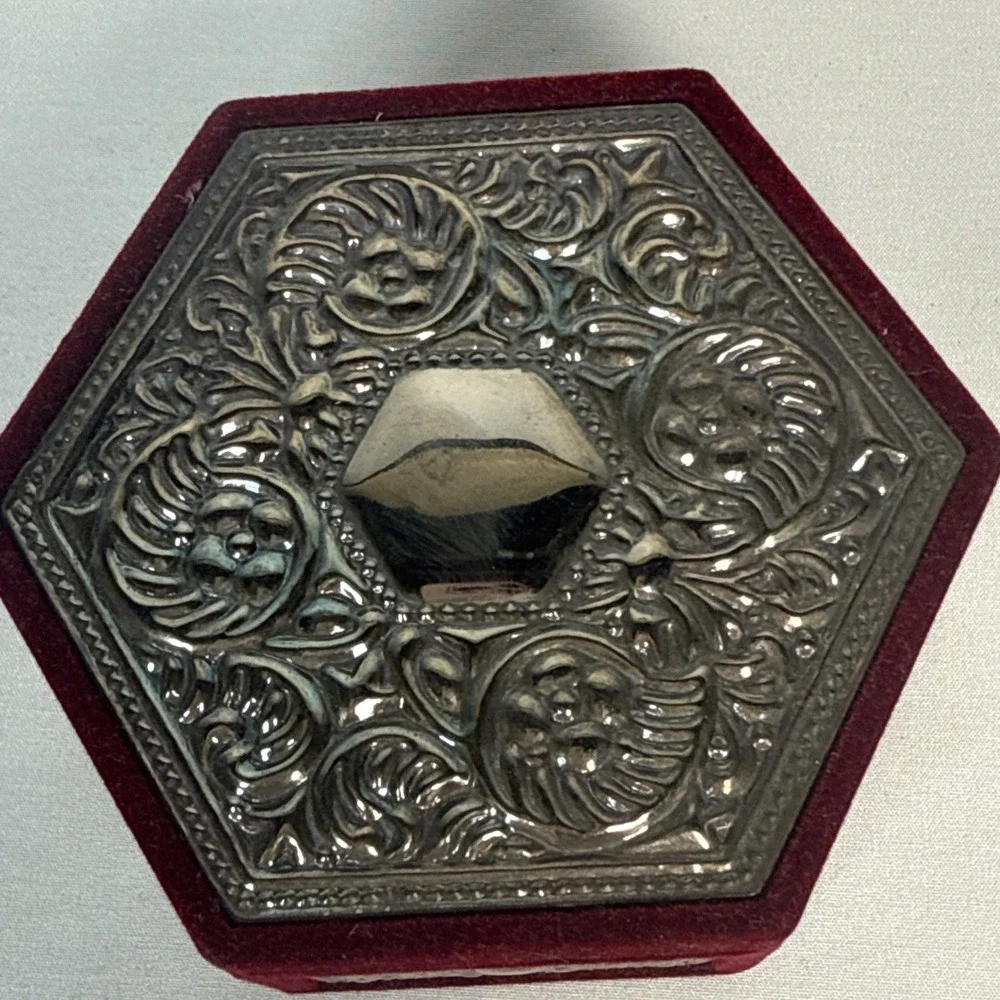Vintage Red Velvet Embossed Silver Plated Hexagon Jewelry Trinket Box‎ 4