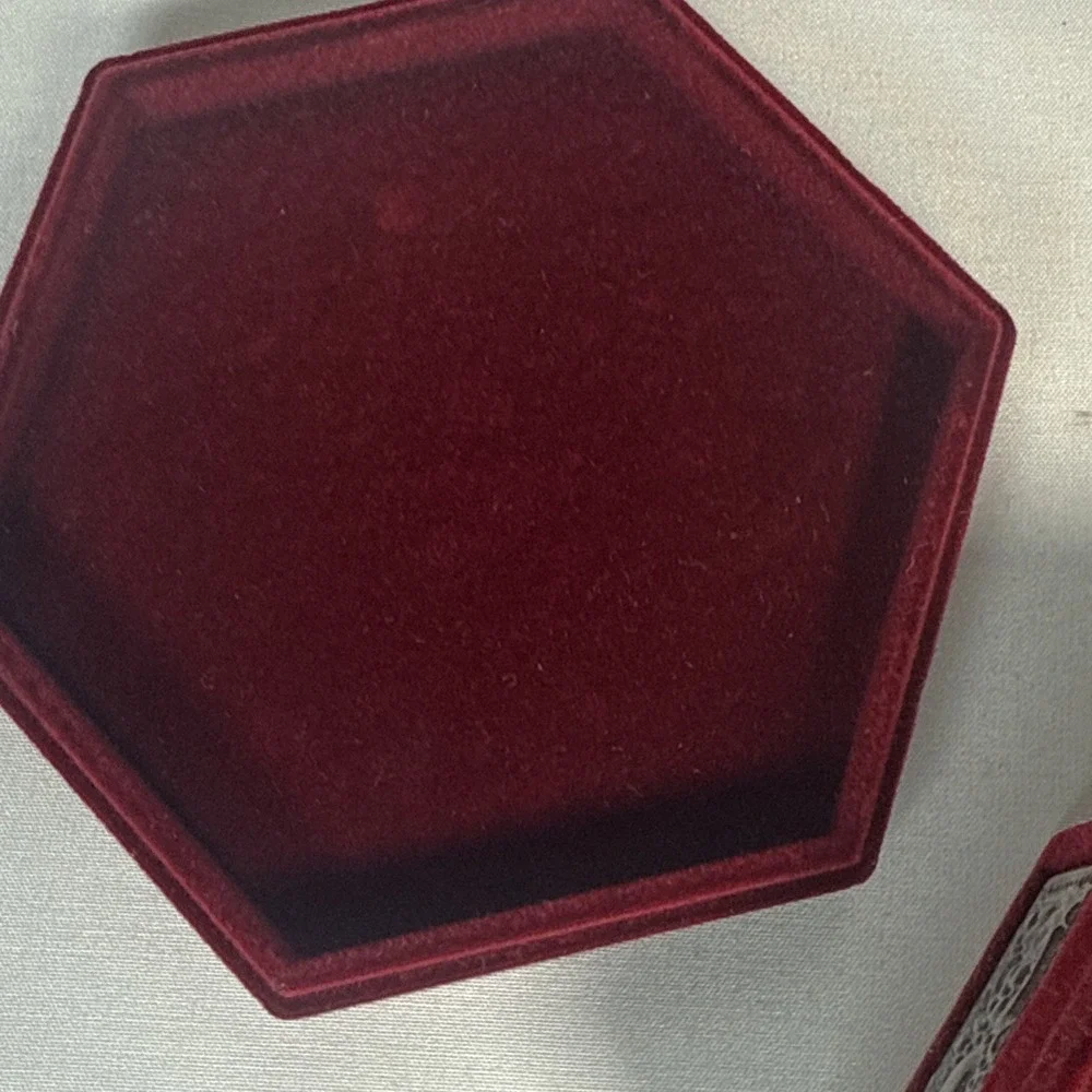 Vintage Red Velvet Embossed Silver Plated Hexagon Jewelry Trinket Box‎ 4