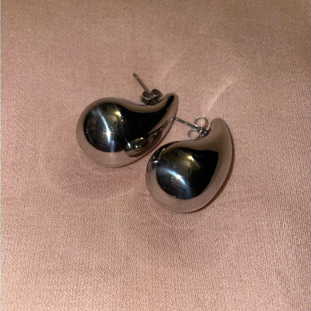 N/A stylish silver