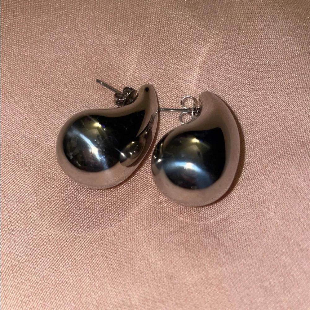 N/A stylish silver