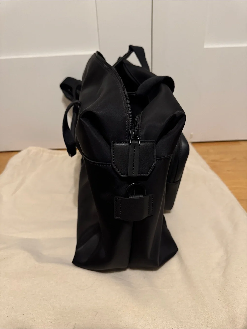 Monos sleek profile