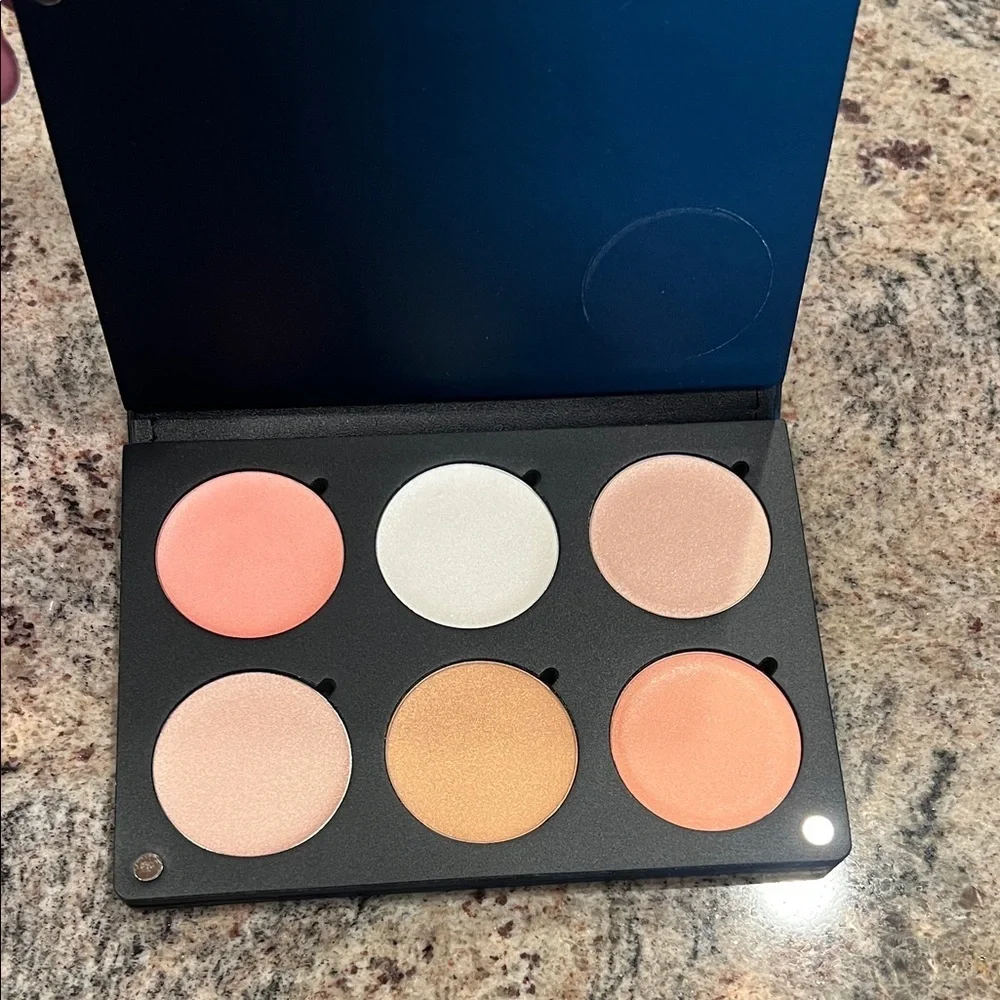 YoungBlood Illuminate Palette New