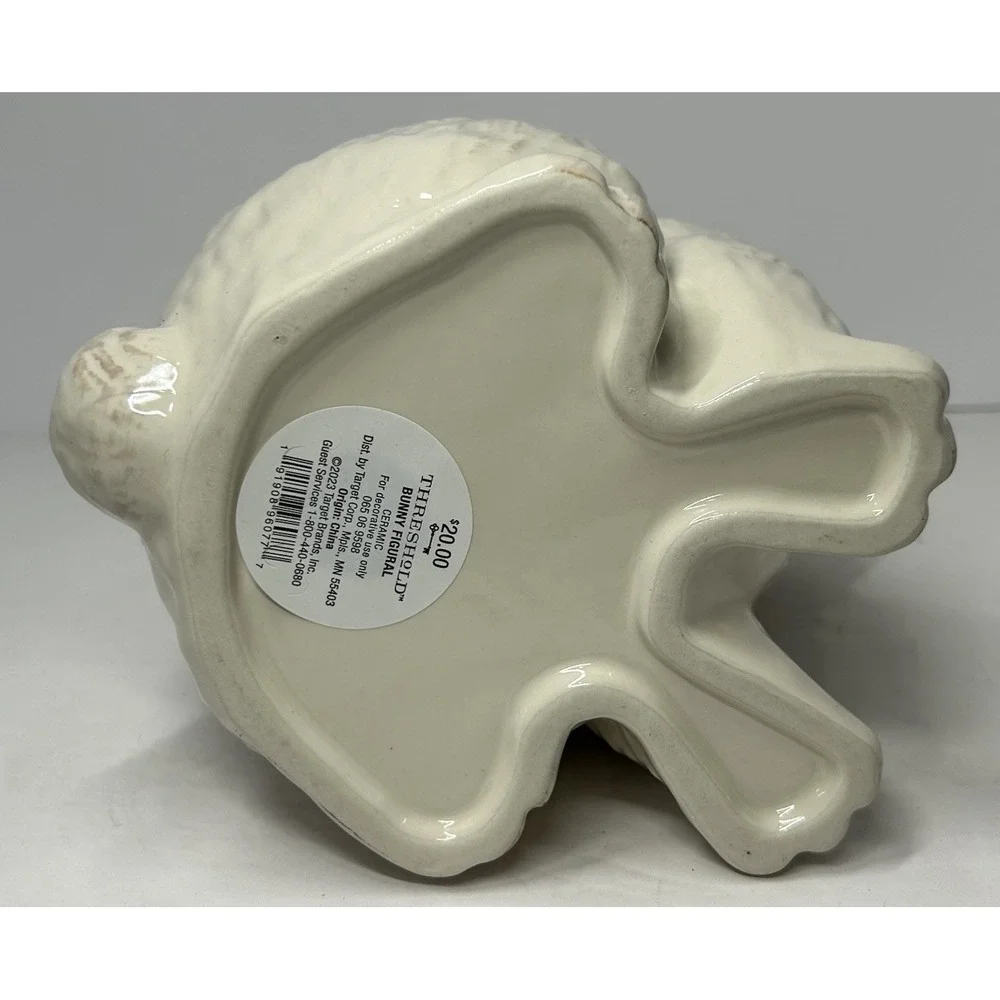 N/A rabbit figurine