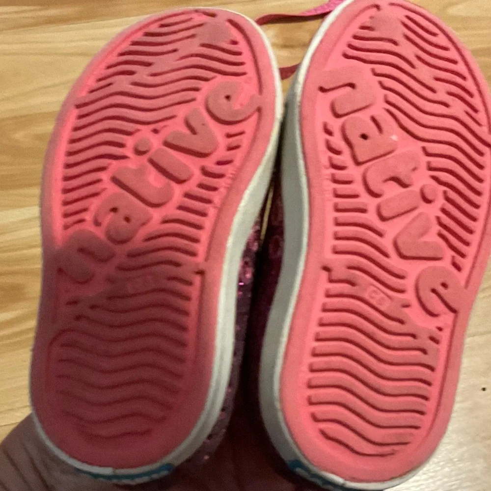 Native Shoes vibrant pink