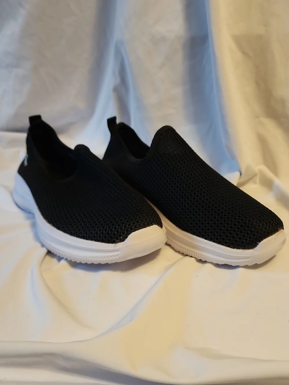 Sport Size 40 US 9-9.5 Slip-On Black Mesh Sneakers with White Sole