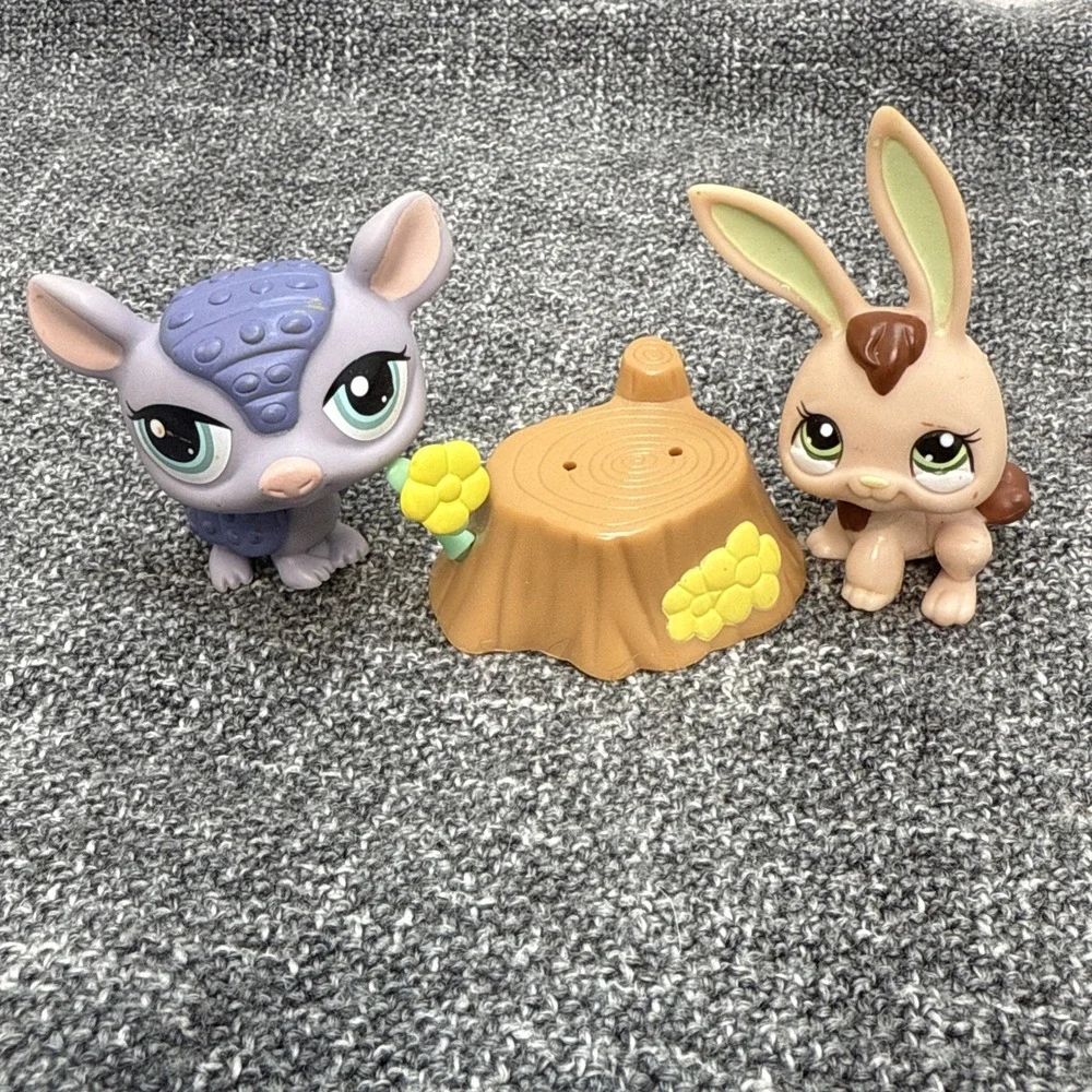 Littlest‎ Pet Shop Spring Bunny #1019 & Armadillo #1454 & LPS Brown Tree Stump