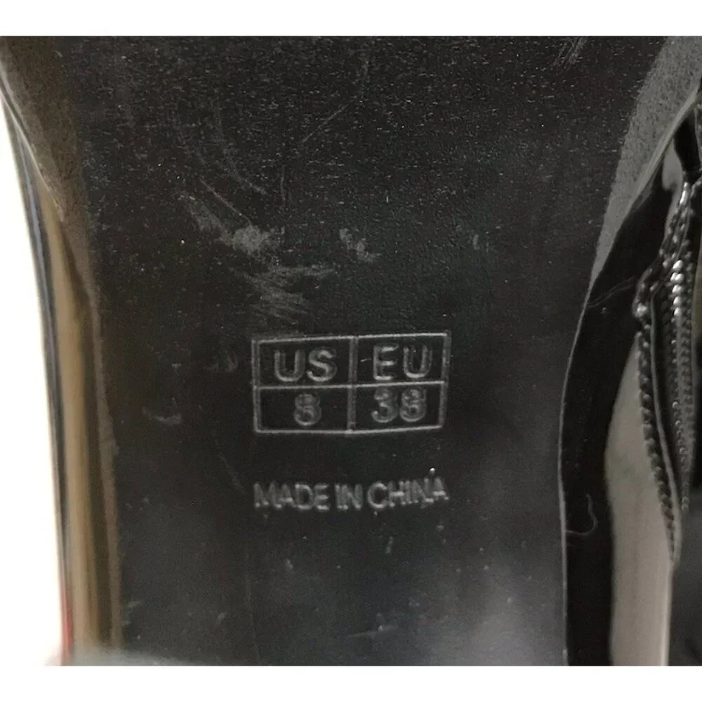 Source Unknown scuffs strut your