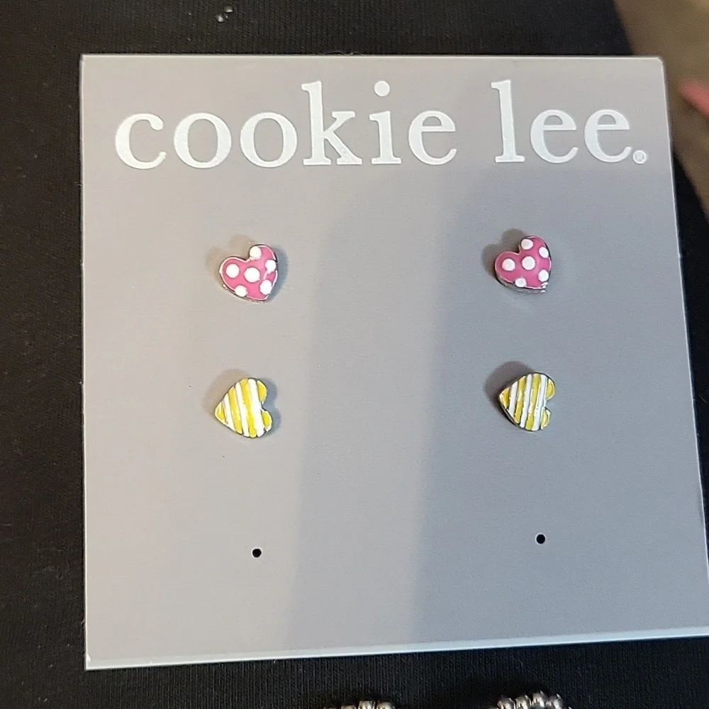 Cookie Lee pairs heart