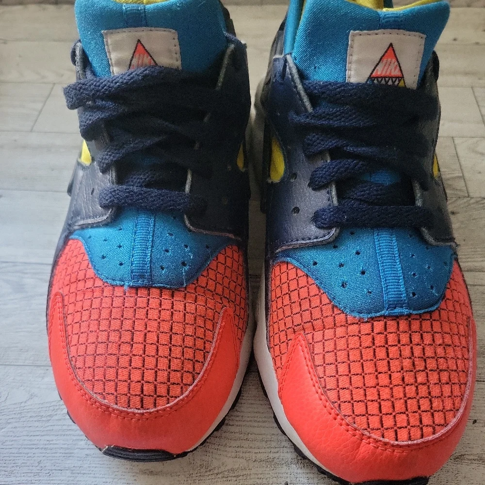 Nike sneakers shipping