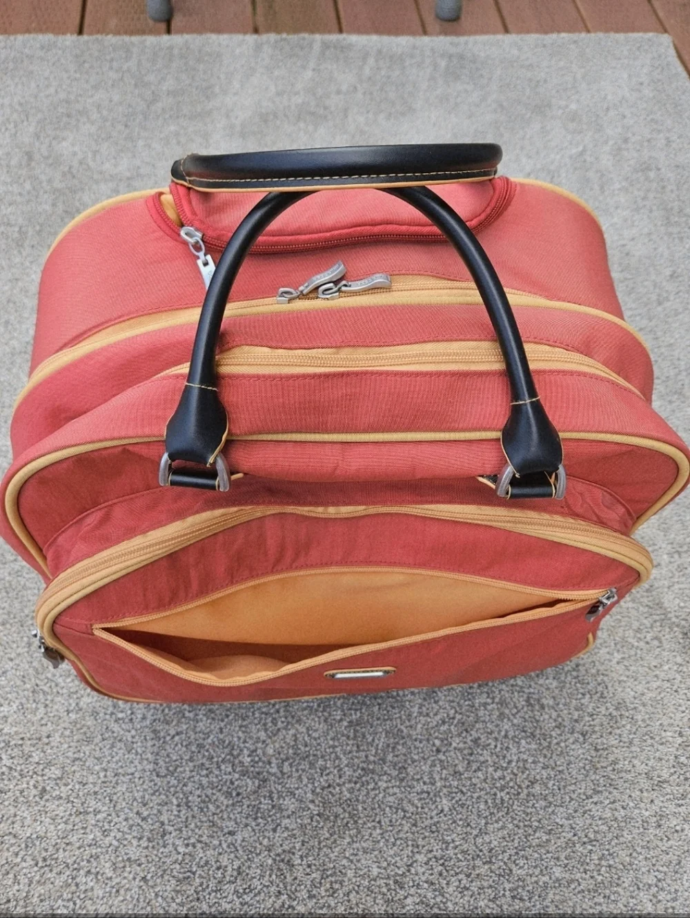 Baggallini rolling tote