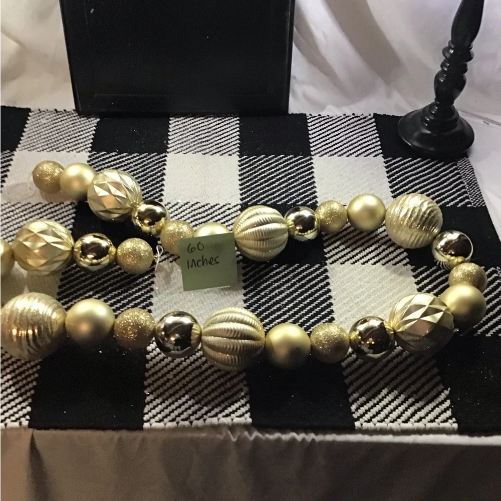 N/A chic gold