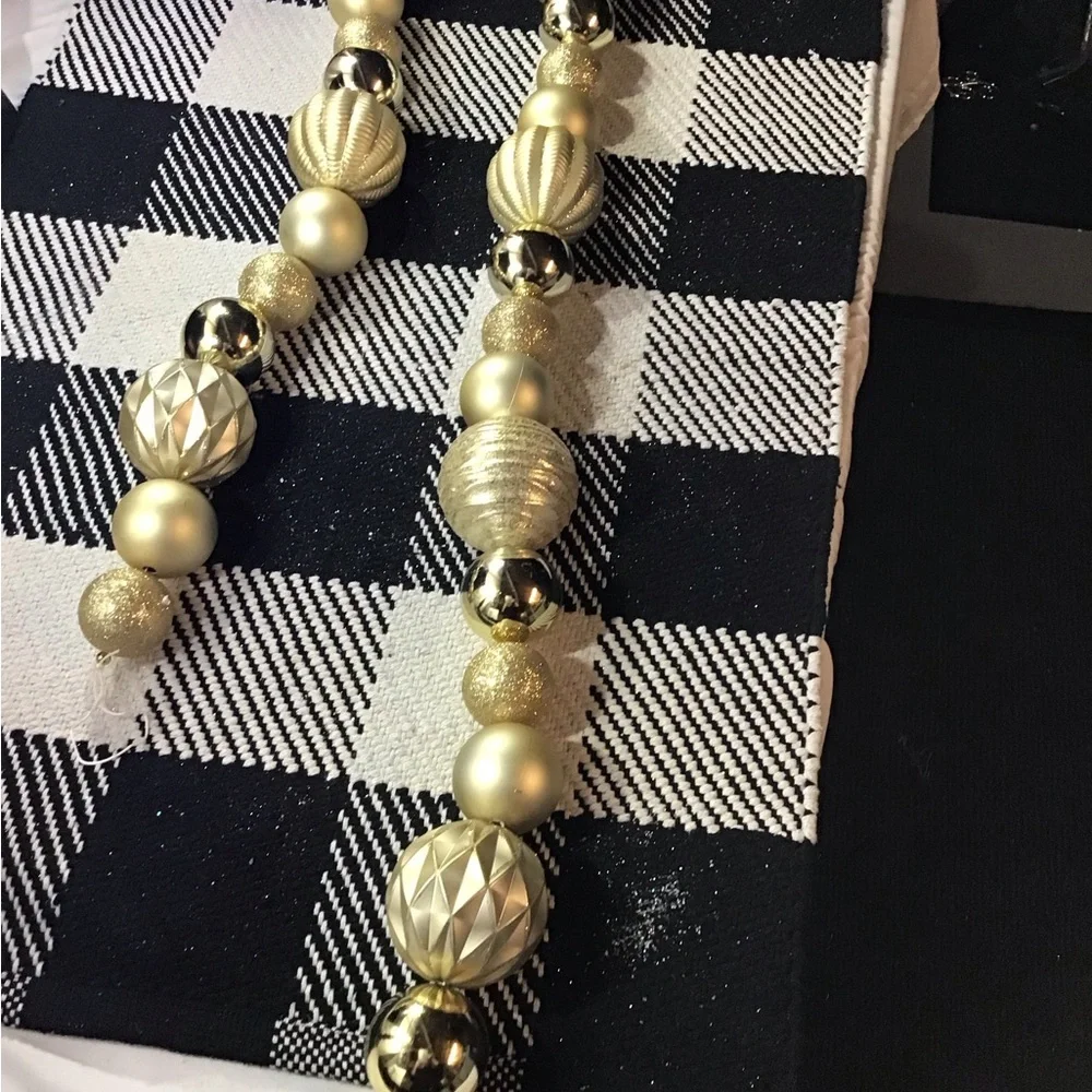 N/A chic gold
