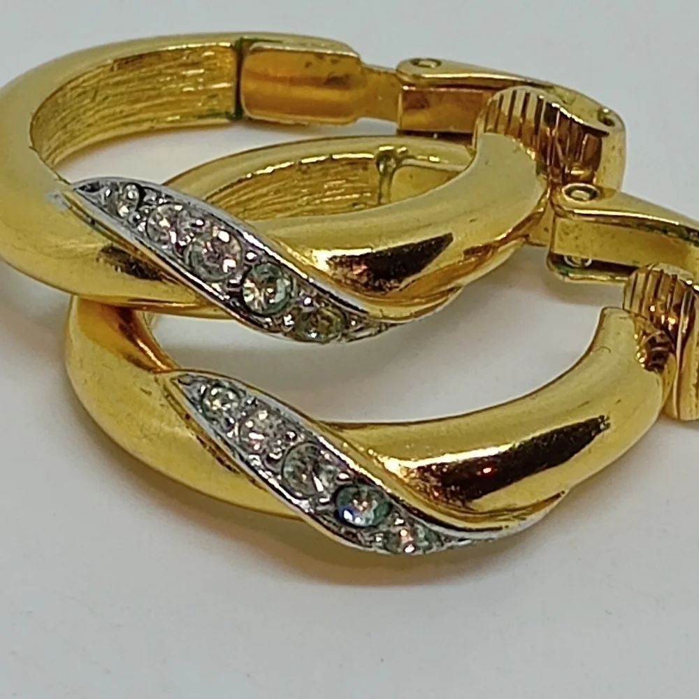* vintage Crown Trifari gold tone & rhinestones hoops clip on earrings