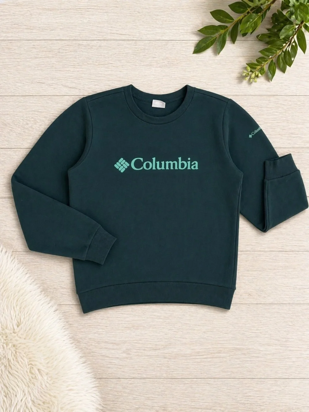 Columbia Tweens Dark Teal Crewneck Sweatshirt with Mint Logo Size Medium Unisex