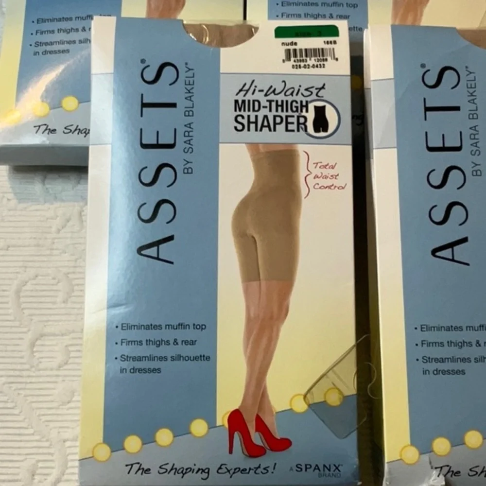 ASSETS by Sara Blakely smooth shape