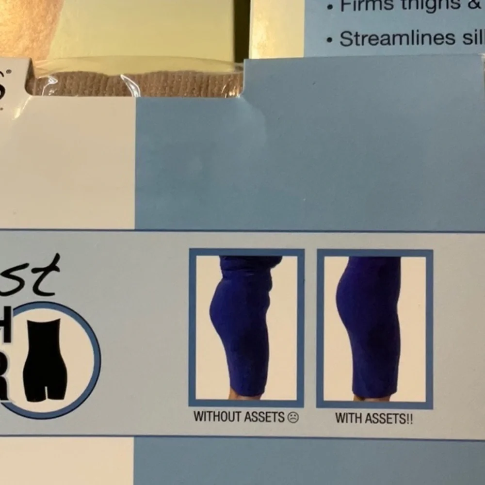 ASSETS by Sara Blakely smooth shape