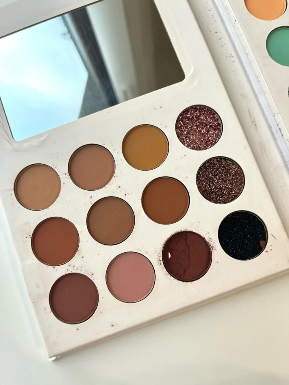 Yearstory eyeshadow palette