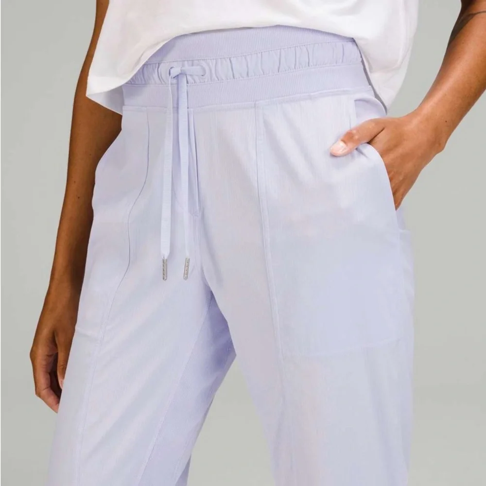 Lululemon Dance Studio Mid-Rise Crop 25