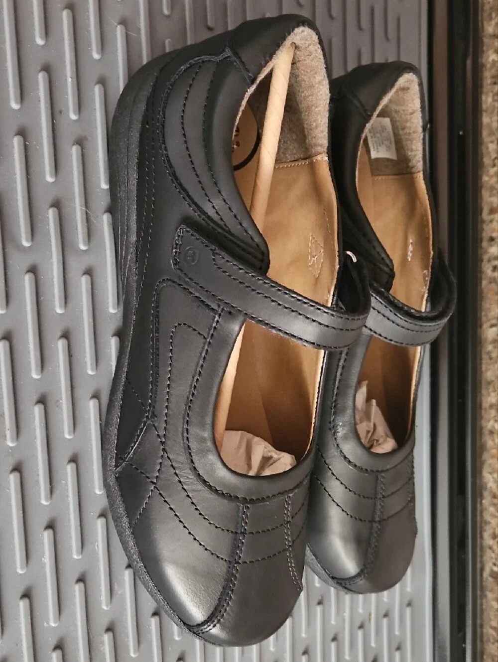 Stride Rite simple black