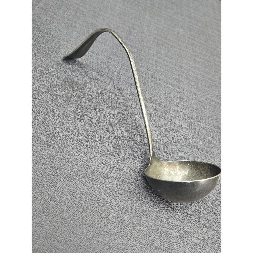 Vintage Silverplate Gravy Ladle Shell Pattern Hanging Handle LIQUID Mark