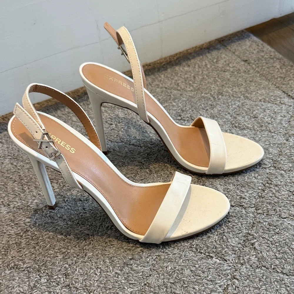 Express Women's Elegant white/ Cream Heels‎ size 9