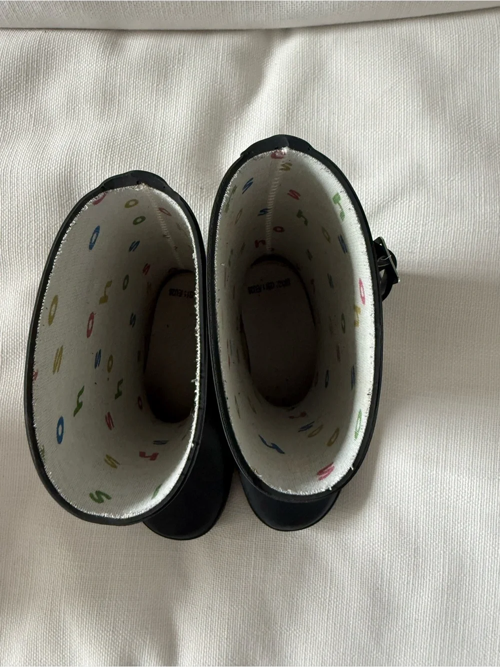 N/A boots logo shooshoos