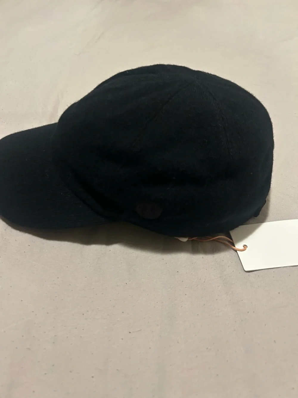 Quince sleek black