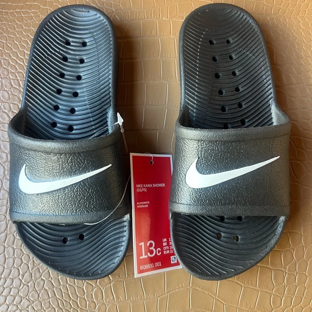 Nike sleek black