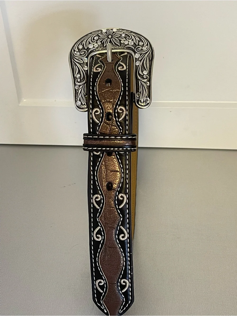Ariat smoke flair silver