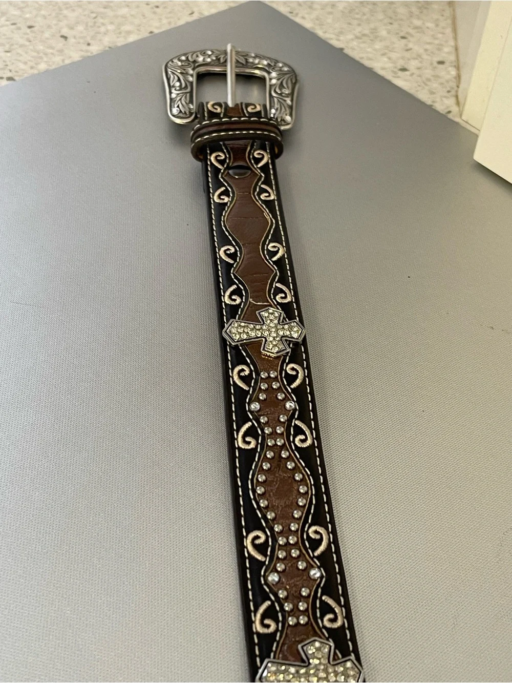 Ariat buckle masculine look