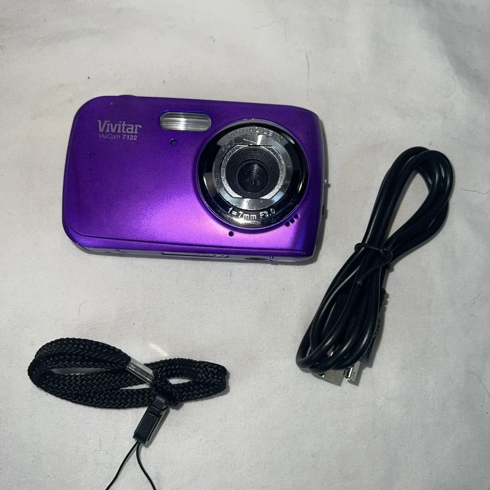 Vivitar ViviCam 7122 Digital Camera 7.1MP Purple Open Box Compact Point Shoot