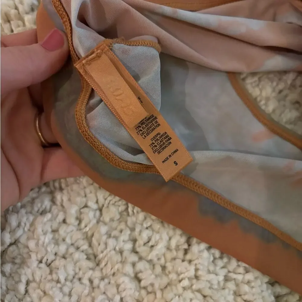 SKIMS size small