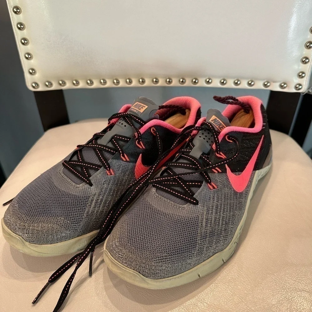 NIKE Metcon 3 Womens Cross Training Shoes Grey Black Pink 849807-004 Size 8