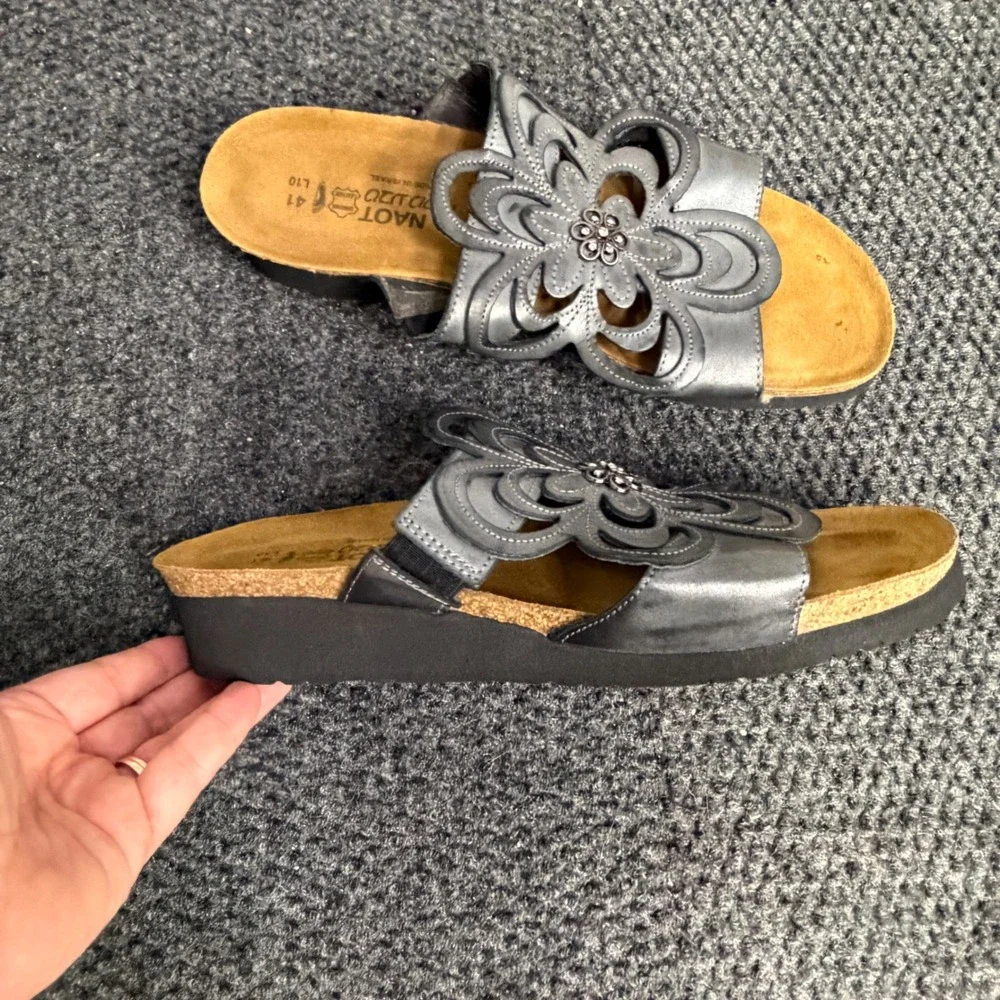 Naot leather slide