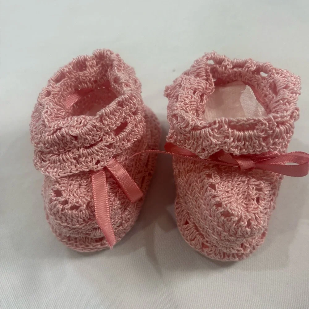 Victorian Style Rose Thread Crochet Baby Shoes With Pink Ribbon Bow