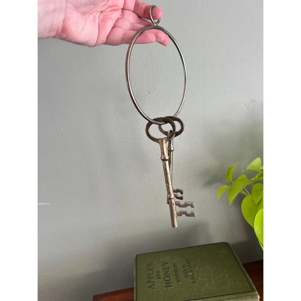 N/A style hanging