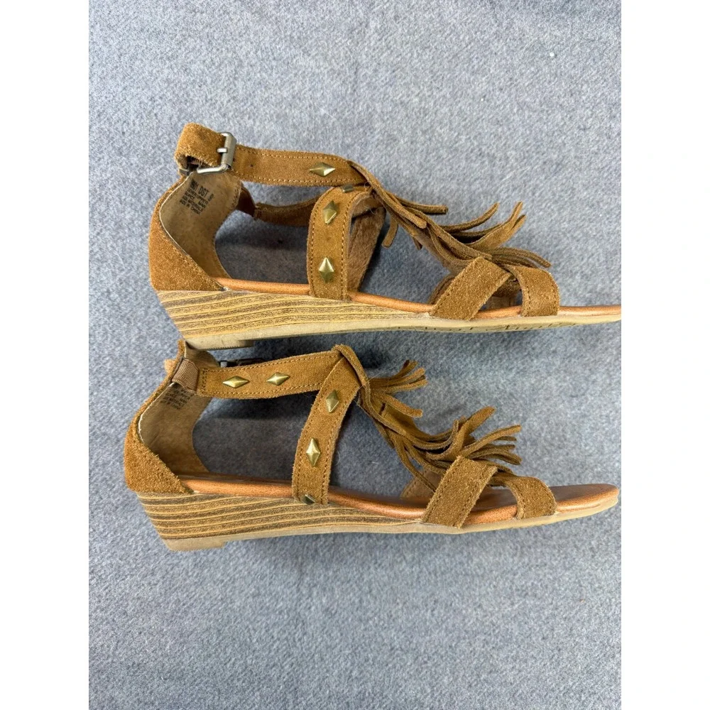 Minnetonka Sandals‎ Women 9 Brown Leather Suede Fringe Studded Flats Boho