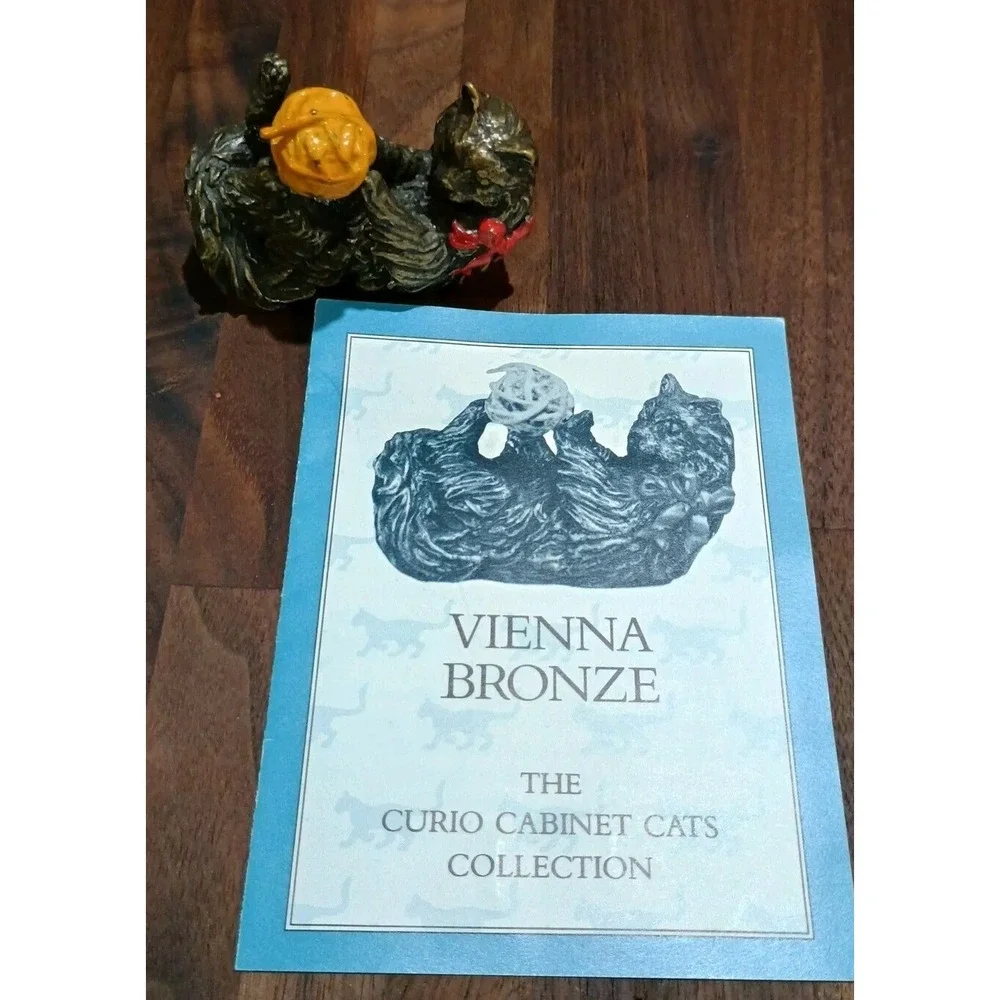 Franklin Mint CURIO CABINET CAT 