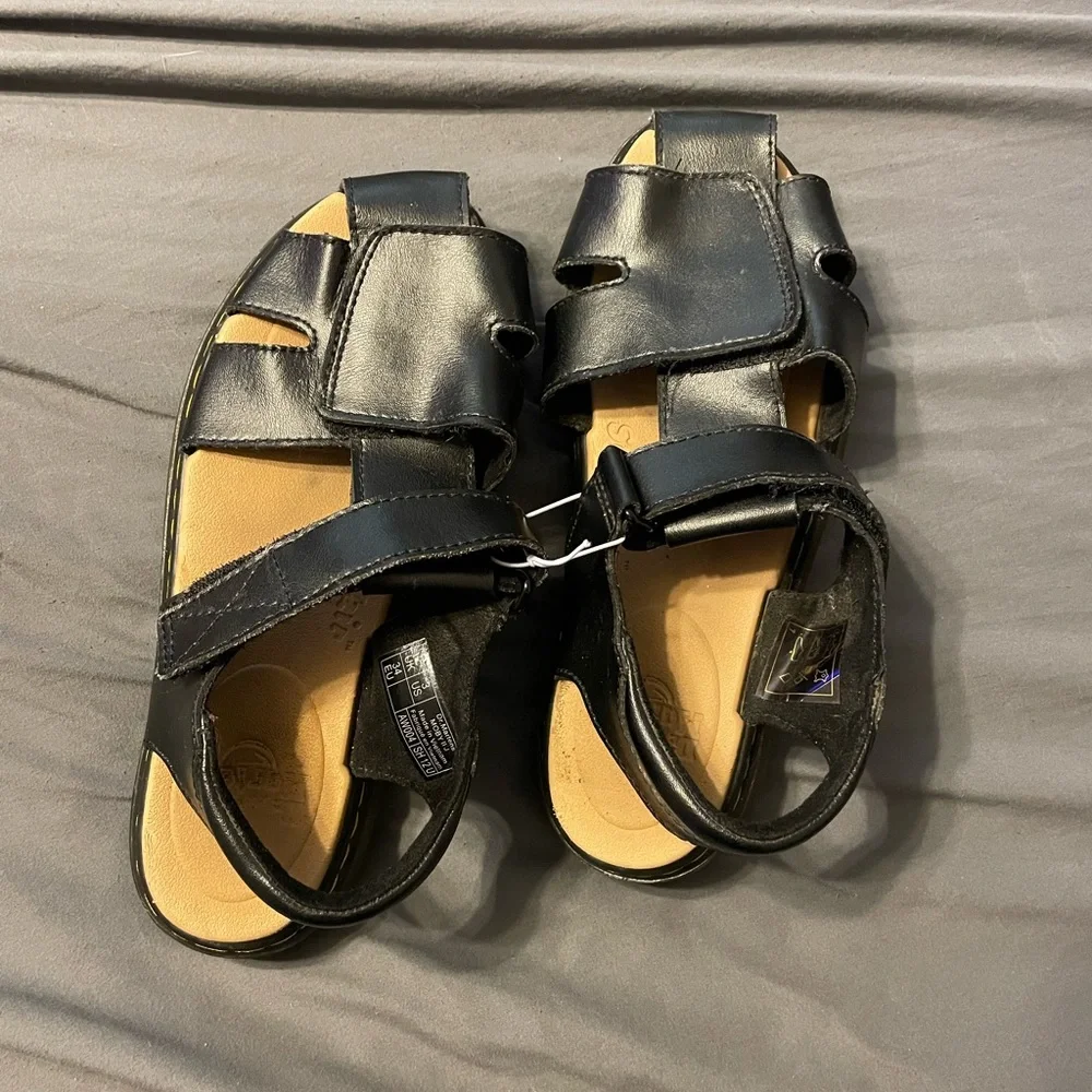 Dr. Martens Moby ll J Black Leather Sandals‎ size 3