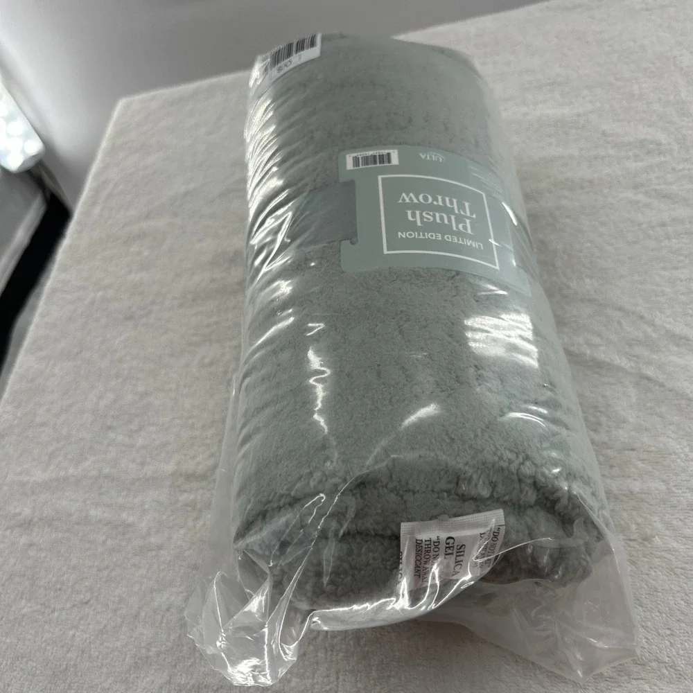 Ulta Limited Plush Throw Blanket 50