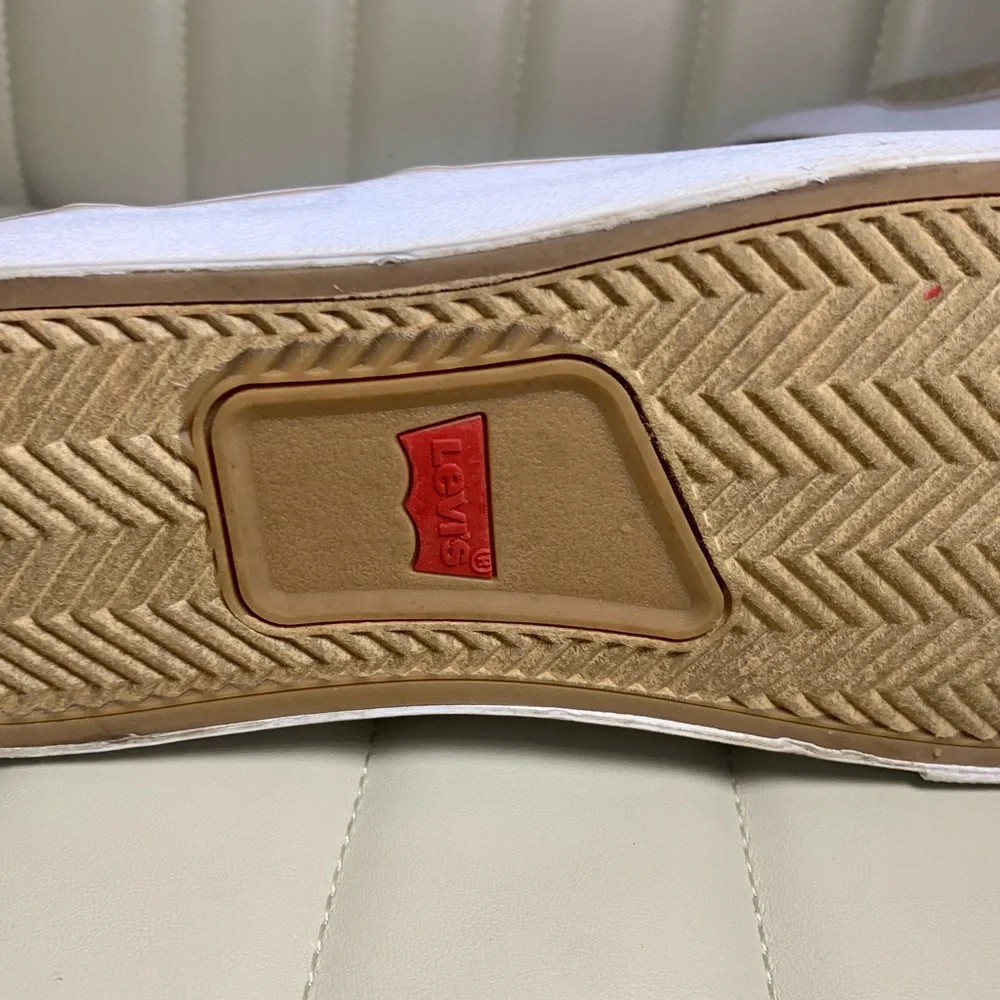 Levis type who made