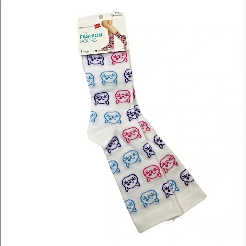 Hanes women’s cat