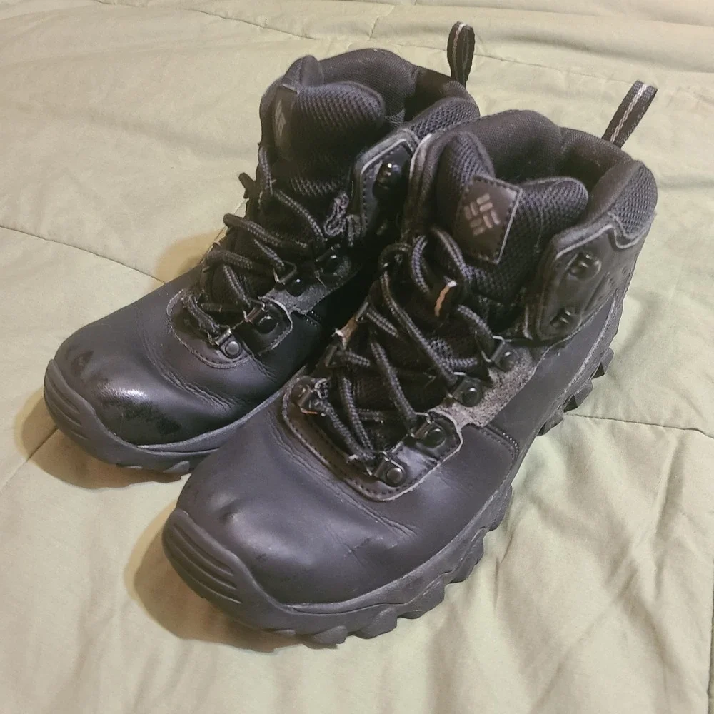 Columbia Newton Ridge Plus II Hiking Boots Mens 7.5 Black Waterproof Leather