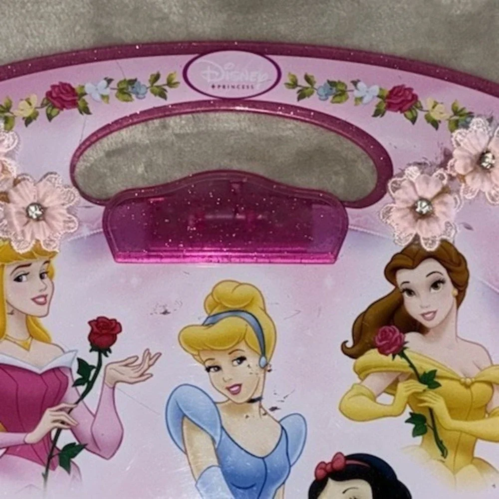 Disney yellowing glue