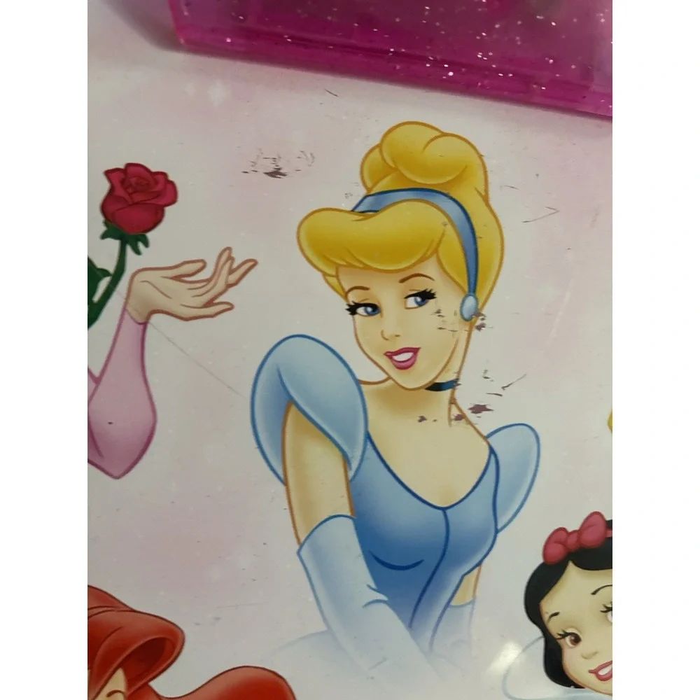 Disney yellowing glue