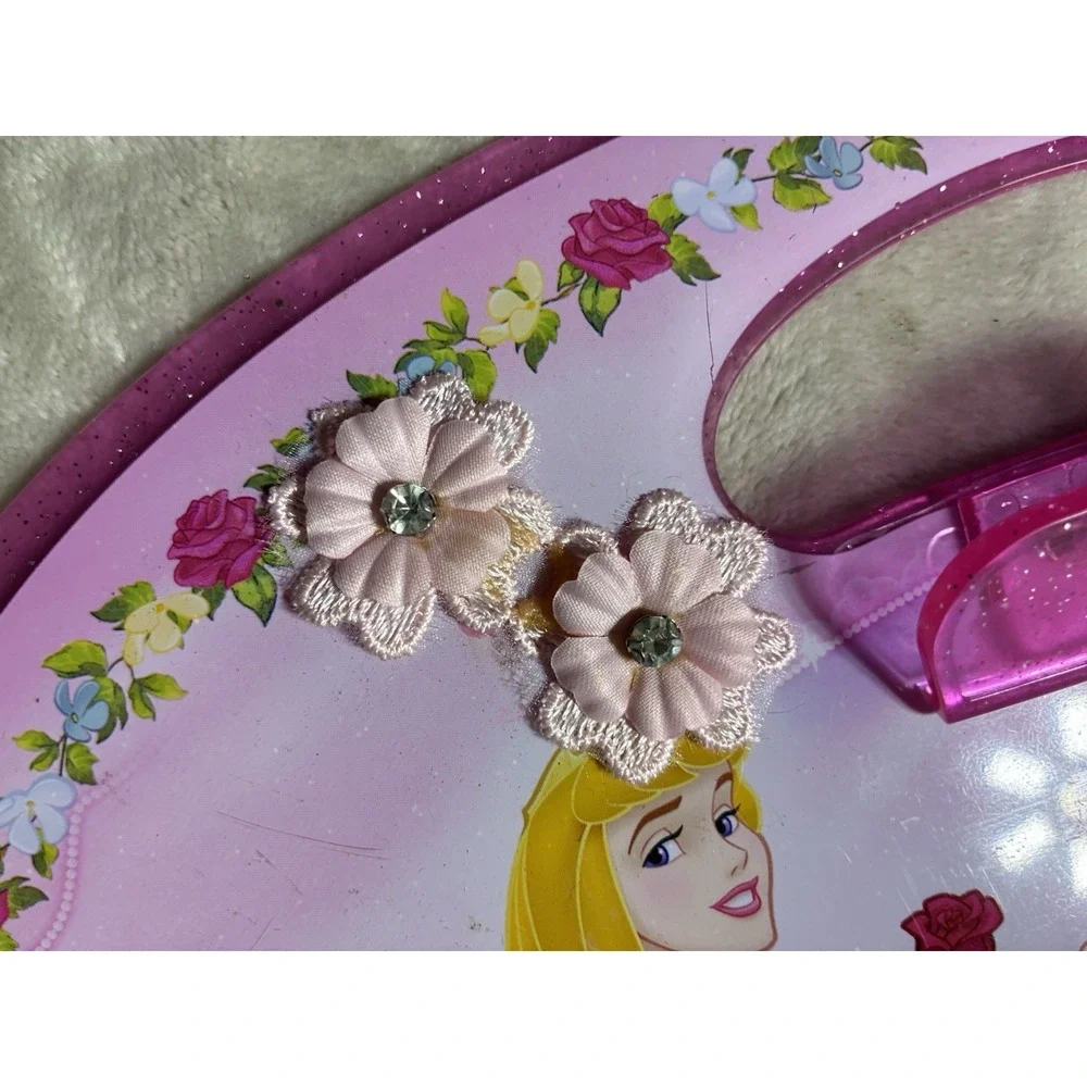 Disney yellowing glue