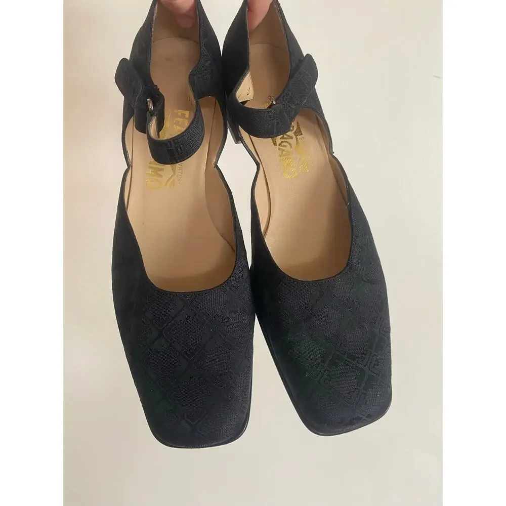 Ferragamo size 9 black fabric Mary Jane low heels