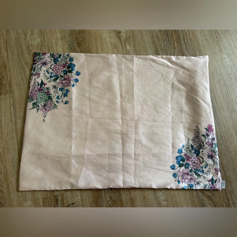 Kitsch silky satin