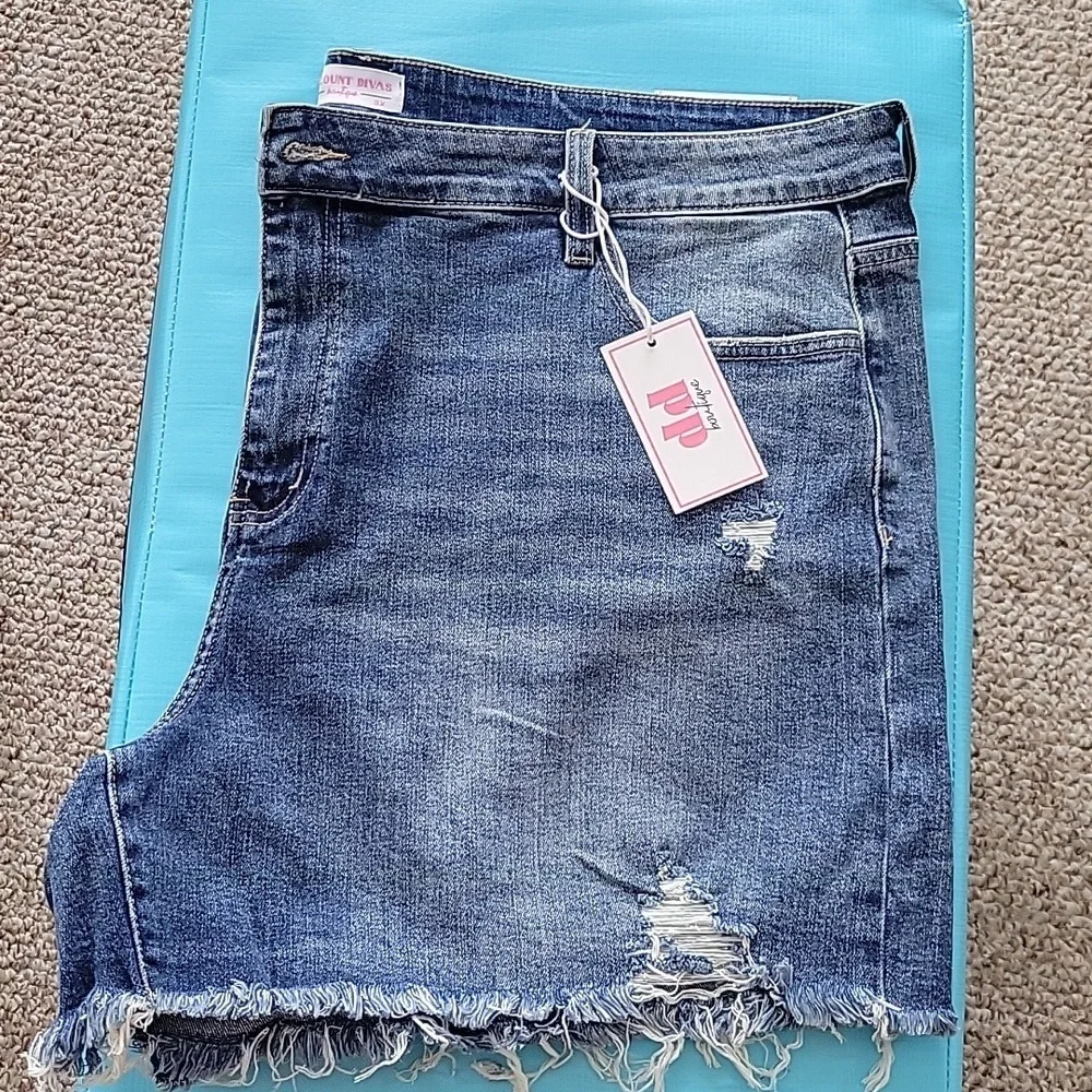 Discount Divas shorts denim distressed